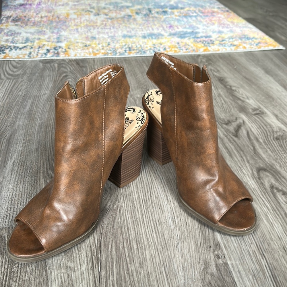 Brown faux leather peep toe heel